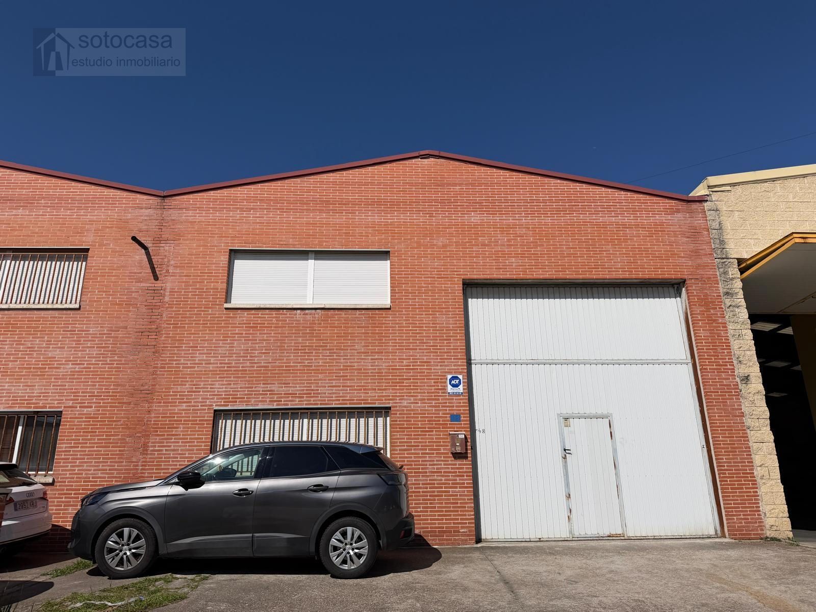 Vista exterior de Nave industrial en venta en Santovenia de Pisuerga con Calefacción y Alarma