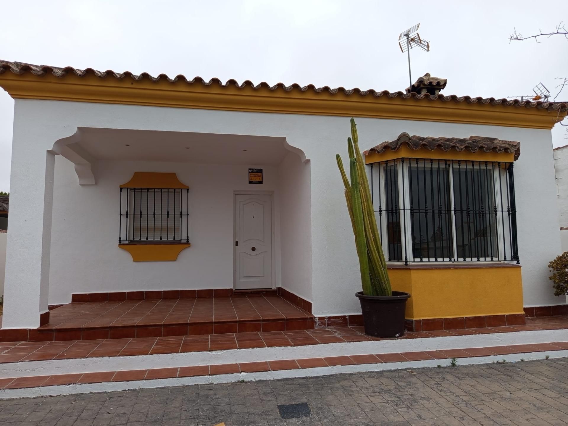 Exterior view of House or chalet for sale in Chiclana de la Frontera  with Private garden and Storage room