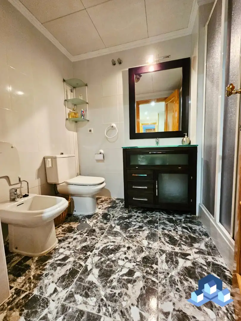 Bathroom of Flat for sale in Lorca  with Air Conditioner, Heating and Storage room