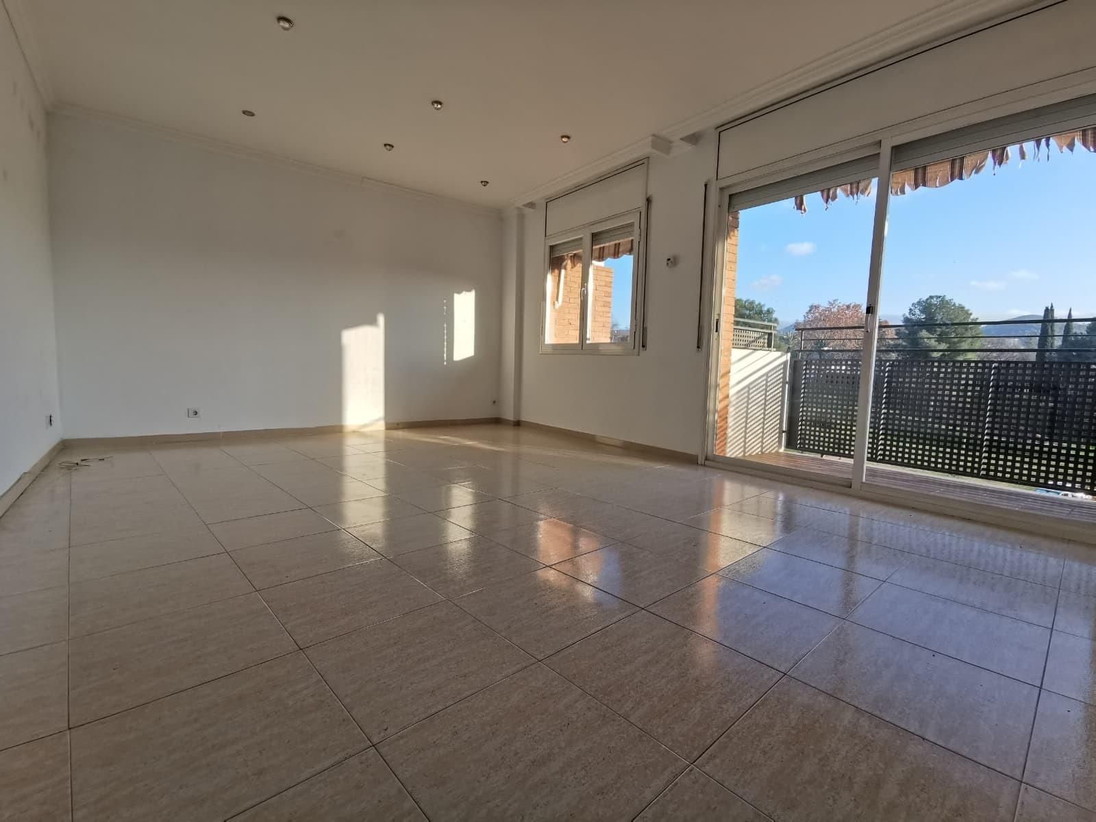 Living room of Flat for sale in Montmeló  with Air Conditioner, Heating and Storage room