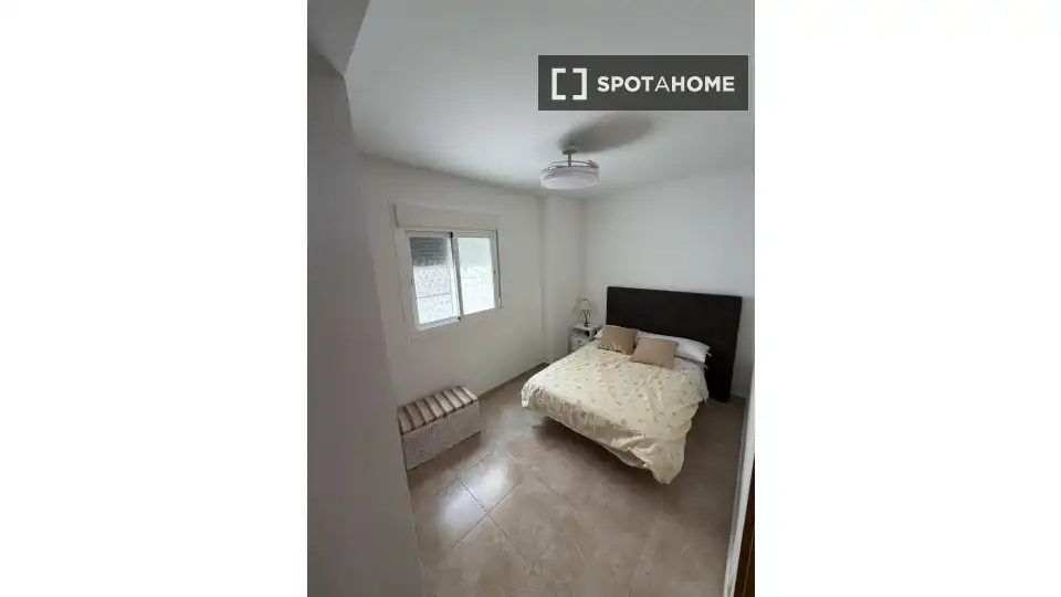 Dormitori de Apartament per a compartir en Málaga amb Aire condicionat, Terrassa i Moblat