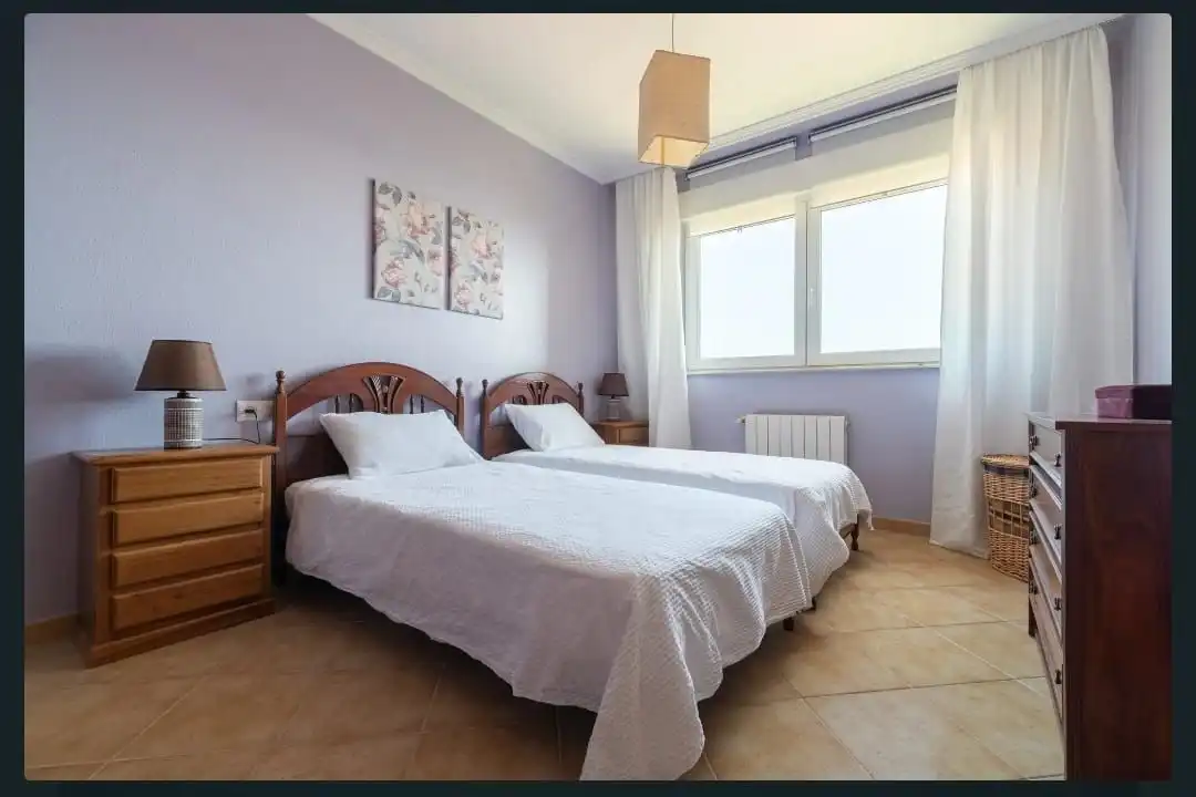 Dormitori de Casa o xalet en venda en Cangas  amb Calefacció, Jardí privat i Terrassa