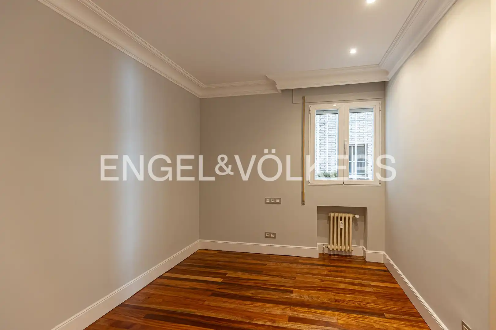 Comedor de Piso en venta en Madrid con Calefacción, Terraza y Trastero