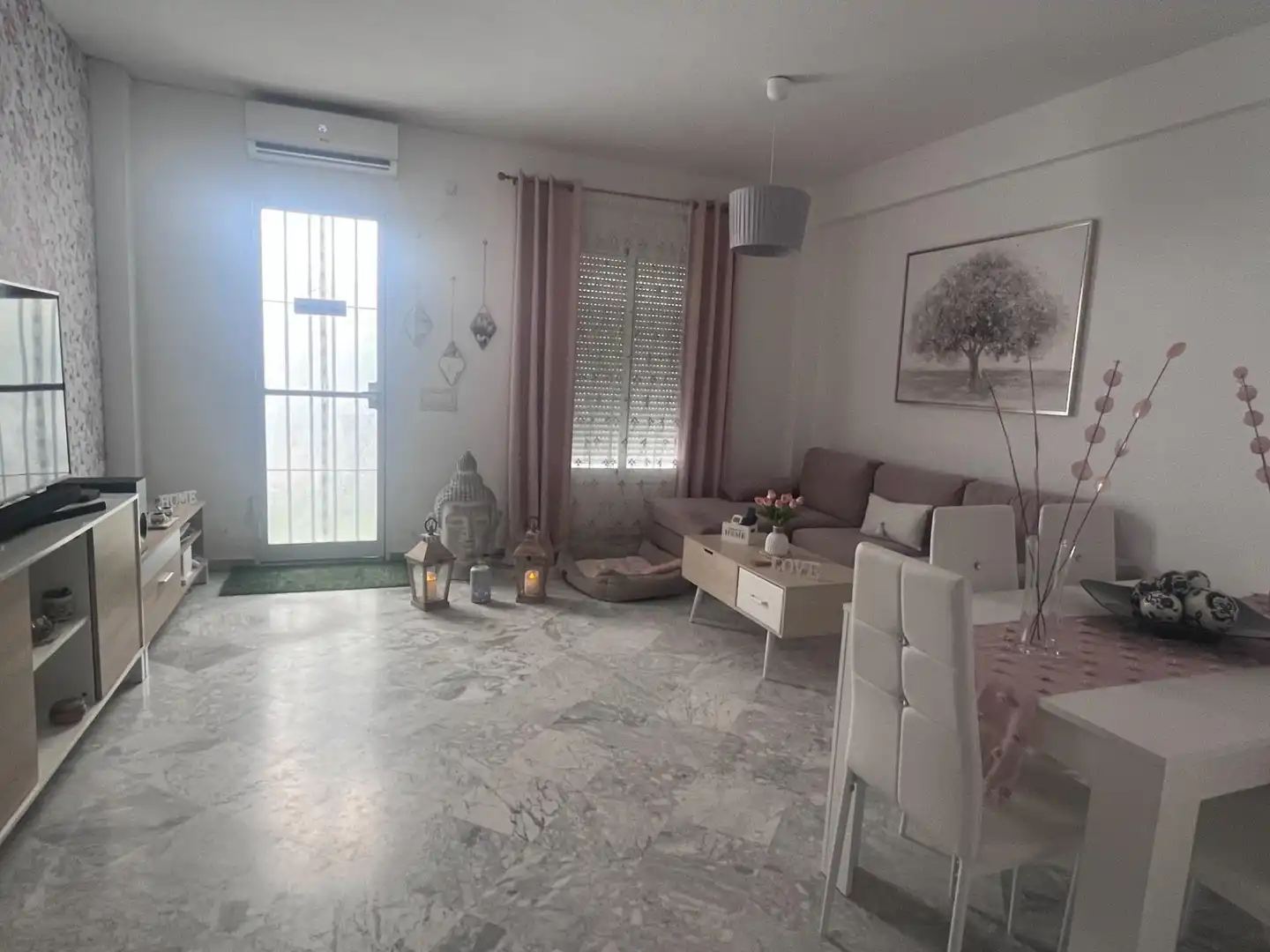 Sala de estar de Casa adosada en venta en Mairena del Alcor