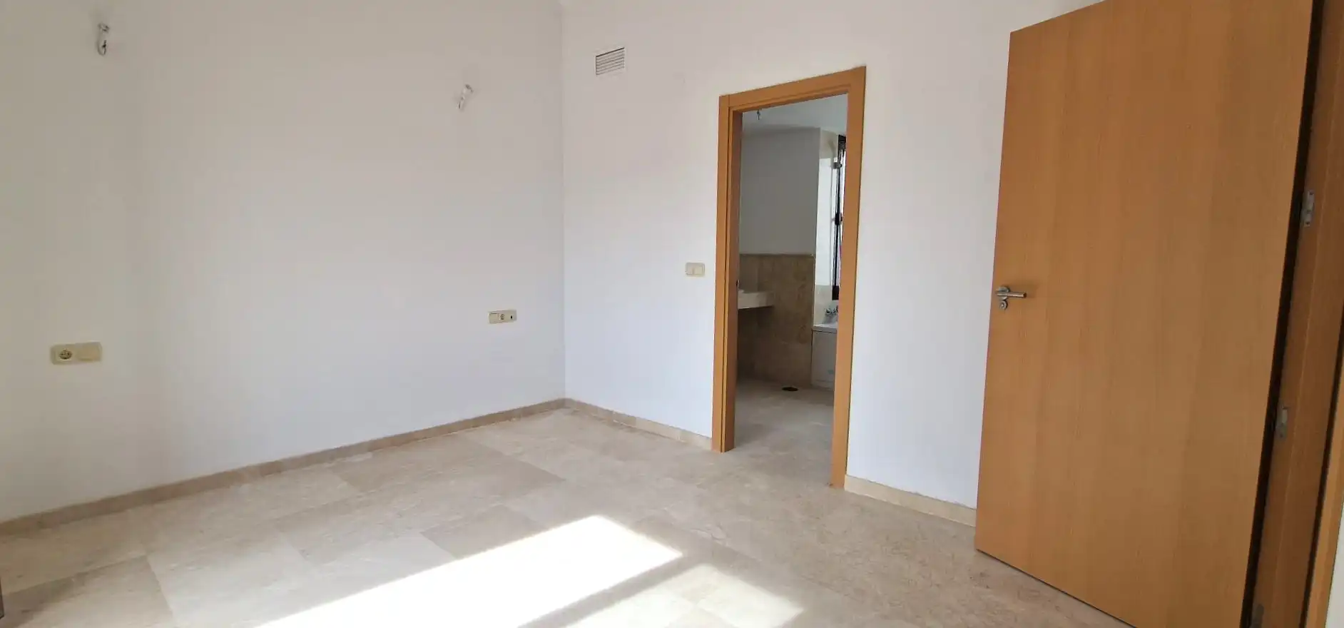 Einfamilien-Reihenhaus zum Verkauf in Cártama mit Privatgarten und Terrasse