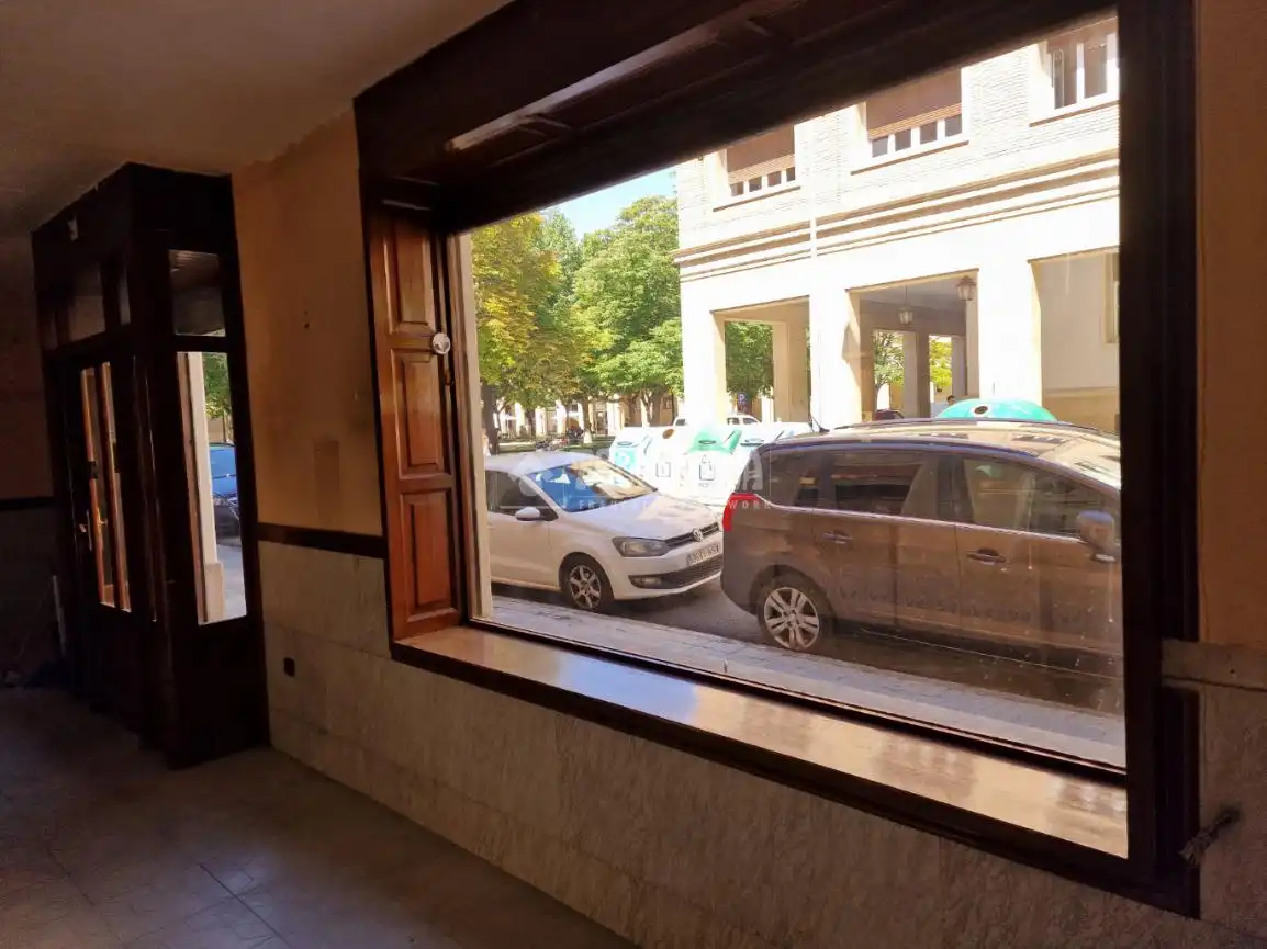 Vista exterior de Local en venta en Huesca