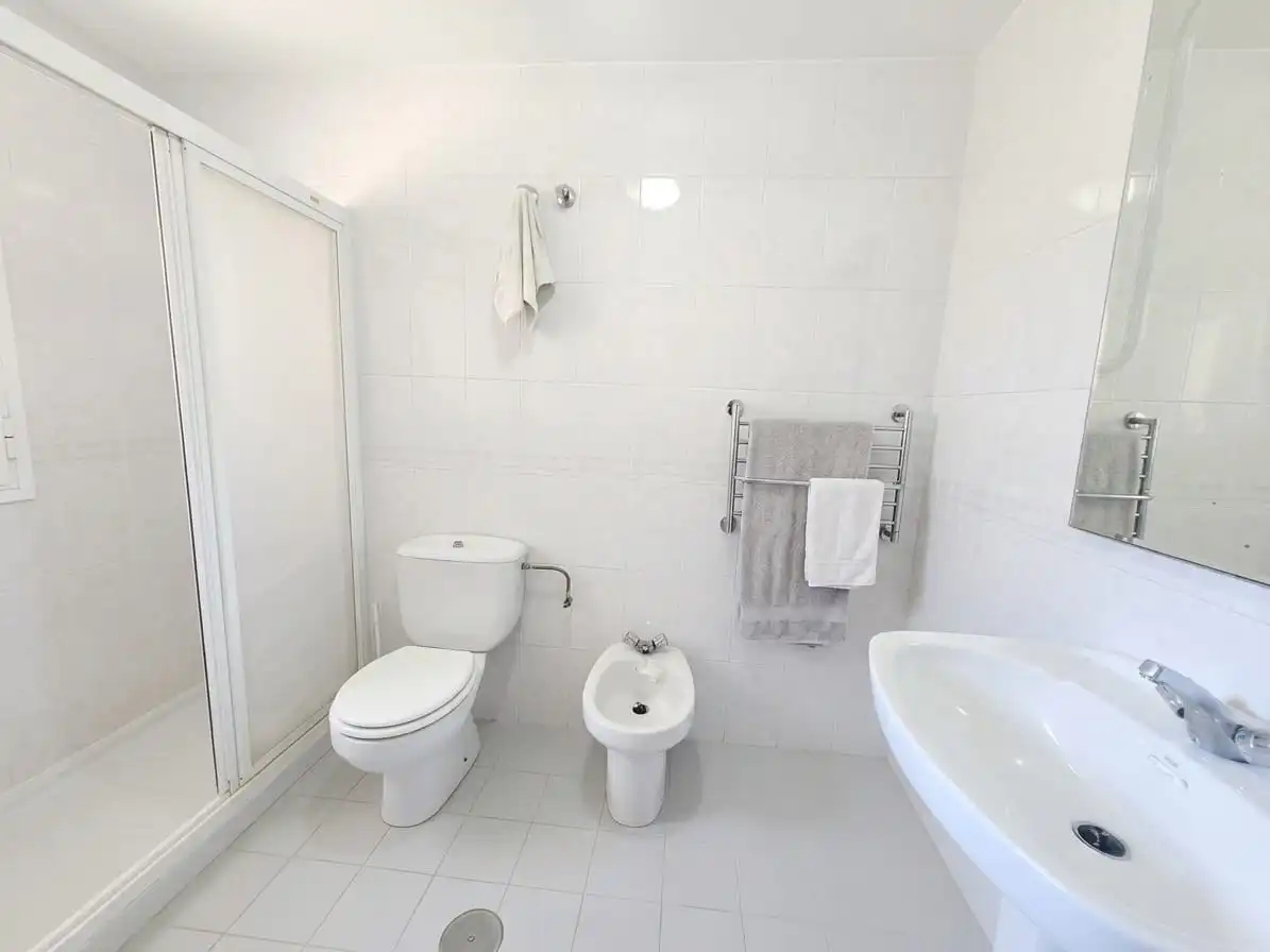 Badezimmer von Wohnung zum Verkauf in Rincón de la Victoria mit Klimaanlage, Terrasse und Möbliert