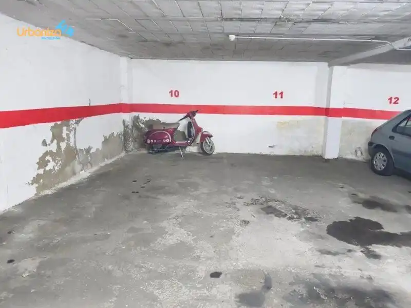Parkplatz von Garage zum Verkauf in Badajoz