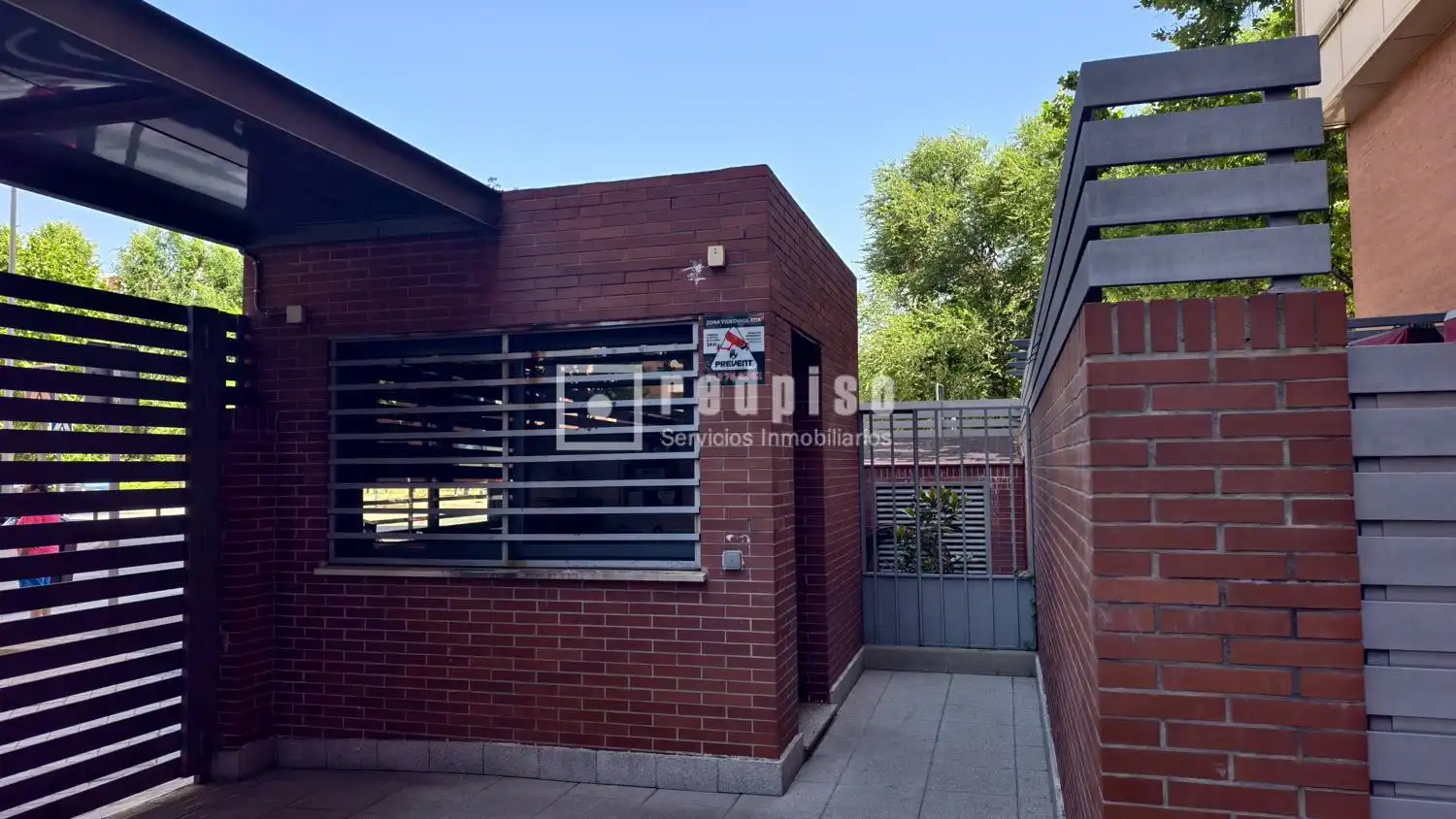 Flat for sale in Madrid  with Air Conditioner, Heating and Private garden