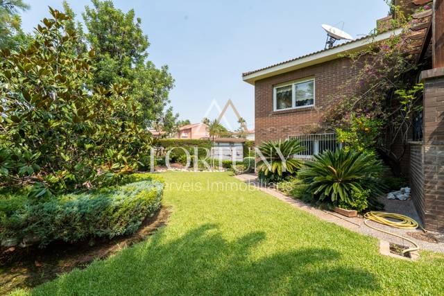 Casa-chalet en Venta en Carrer de Viladomat en Covamar