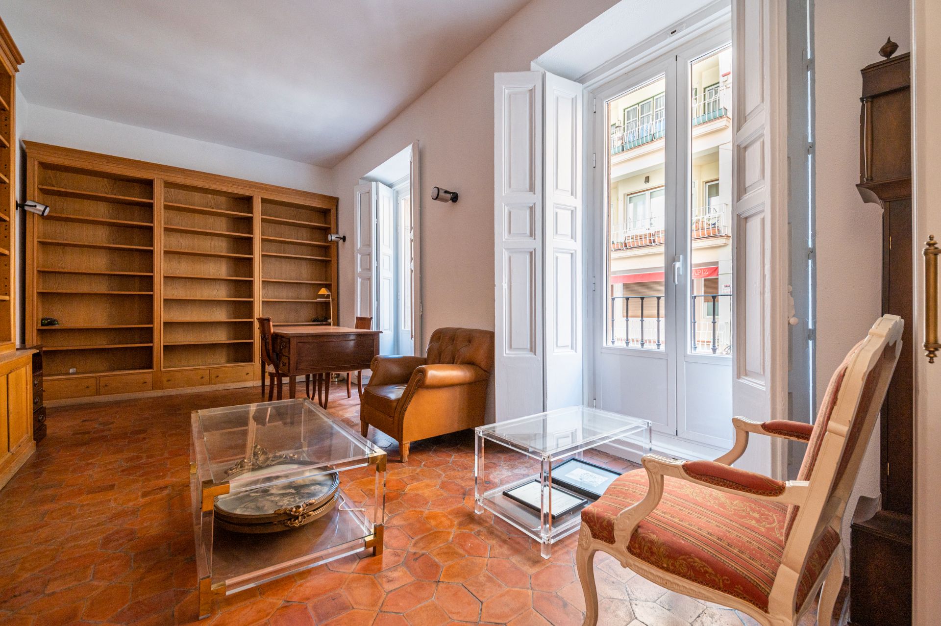 Living room of Flat for sale in  Madrid Capital  with Heating, Furnished and Balcony