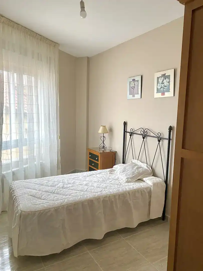 Schlafzimmer von Wohnung zur Miete in Navalmoral de la Mata mit Klimaanlage, Abstellraum und Möbliert