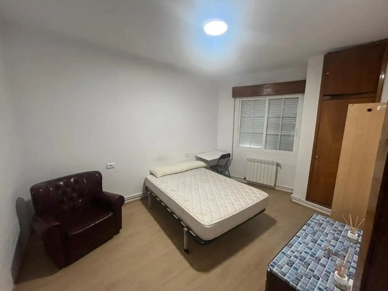 Bedroom of Flat for share in Ourense Capital   with Heating, Furnished and Balcony