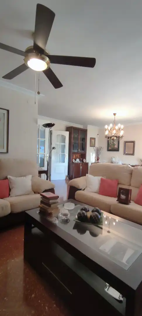Sala d'estar de Pis en venda en Sevilla amb Aire condicionat, Terrassa i Forn