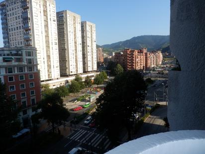 Vista exterior de Apartament de lloguer en Bilbao  amb Balcó