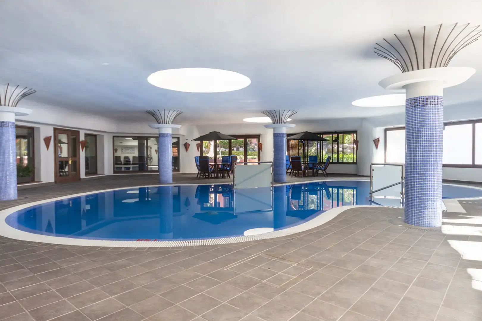 Schwimmbecken von Maisonette zum Verkauf in Estepona mit Klimaanlage, Terrasse und Schwimmbad
