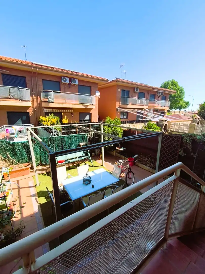 Terrassa de Casa adosada en venda en Seseña amb Aire condicionat, Calefacció i Jardí privat