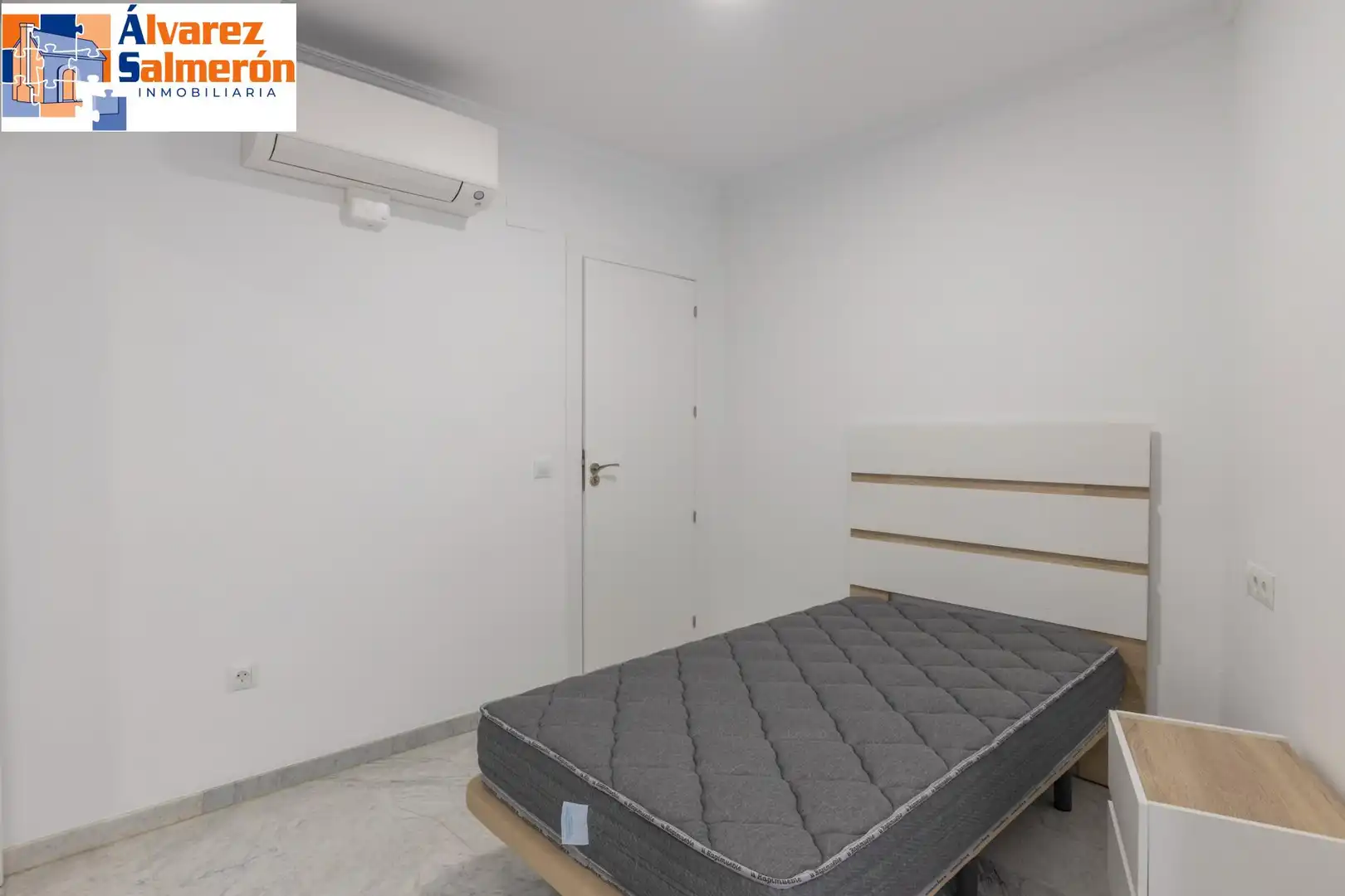Bedroom of Flat for rent in Granada  with Air Conditioner and Furnished