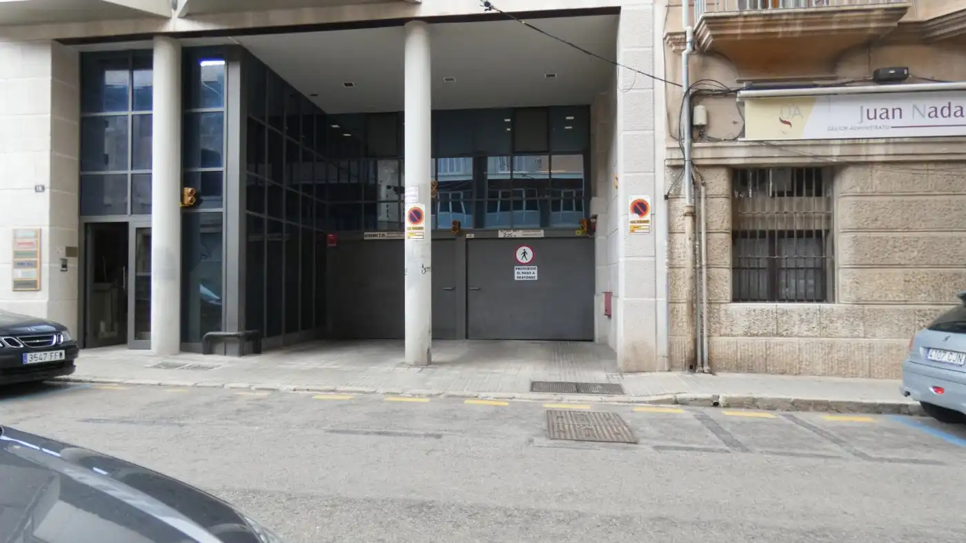 Garage for rent in Calle de Francesc de Borja Moll, 18, Plaça dels Patins