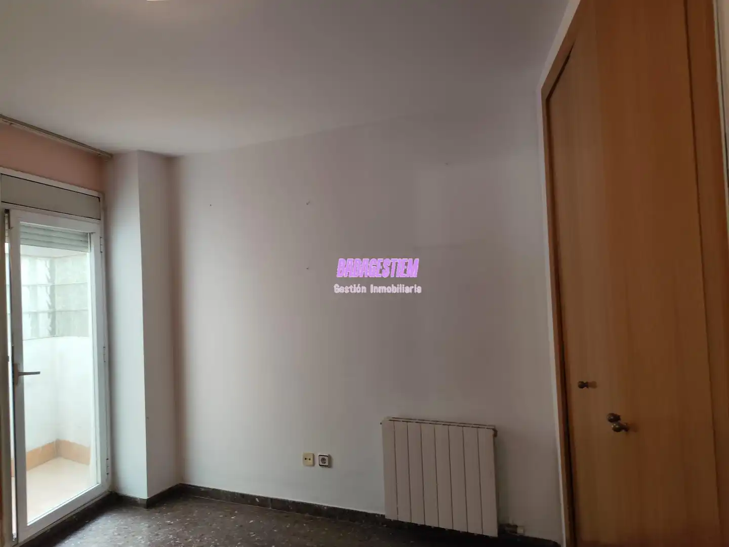 Wohnung zum Verkauf in Santa Coloma de Gramenet mit Heizung, Terrasse und Balkon