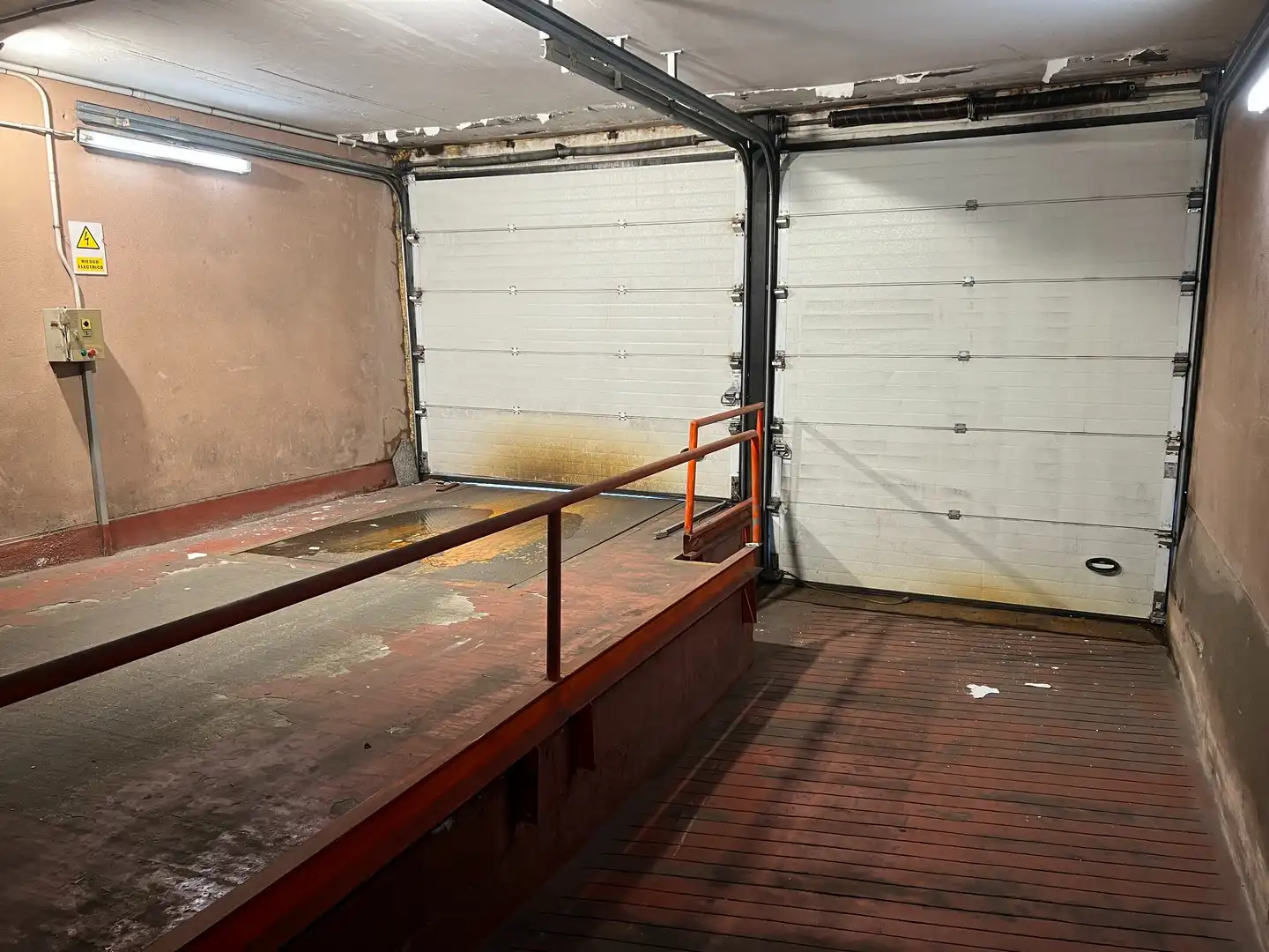 Nave industrial de alquiler en Santiago de Compostela  con Calefacción