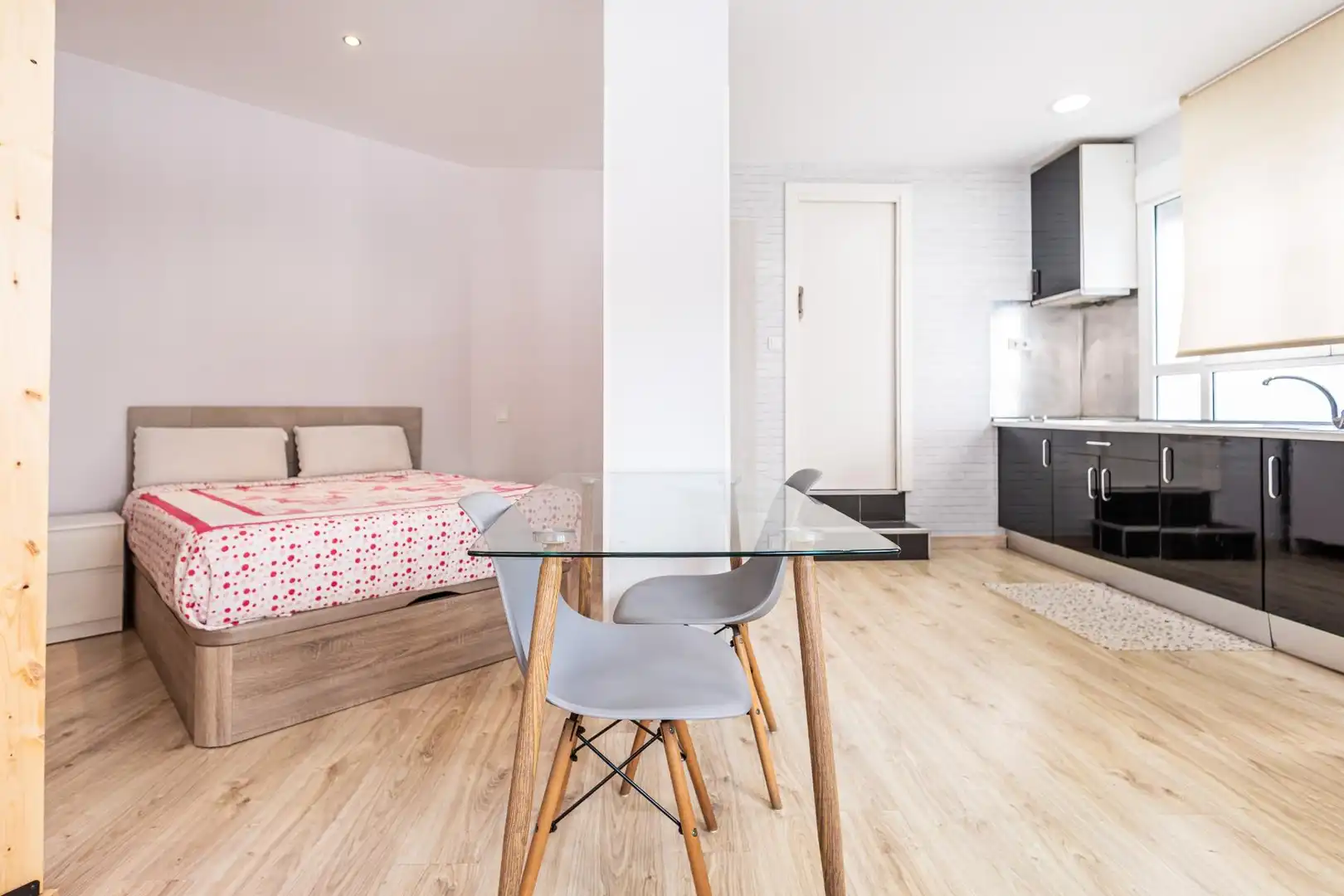 Habitación de Estudio de alquiler en Madrid con Aire acondicionado, Calefacción y Amueblado