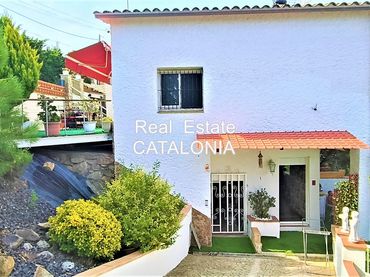 Xalet amb balcó en venda a Carrer Rubén Darío