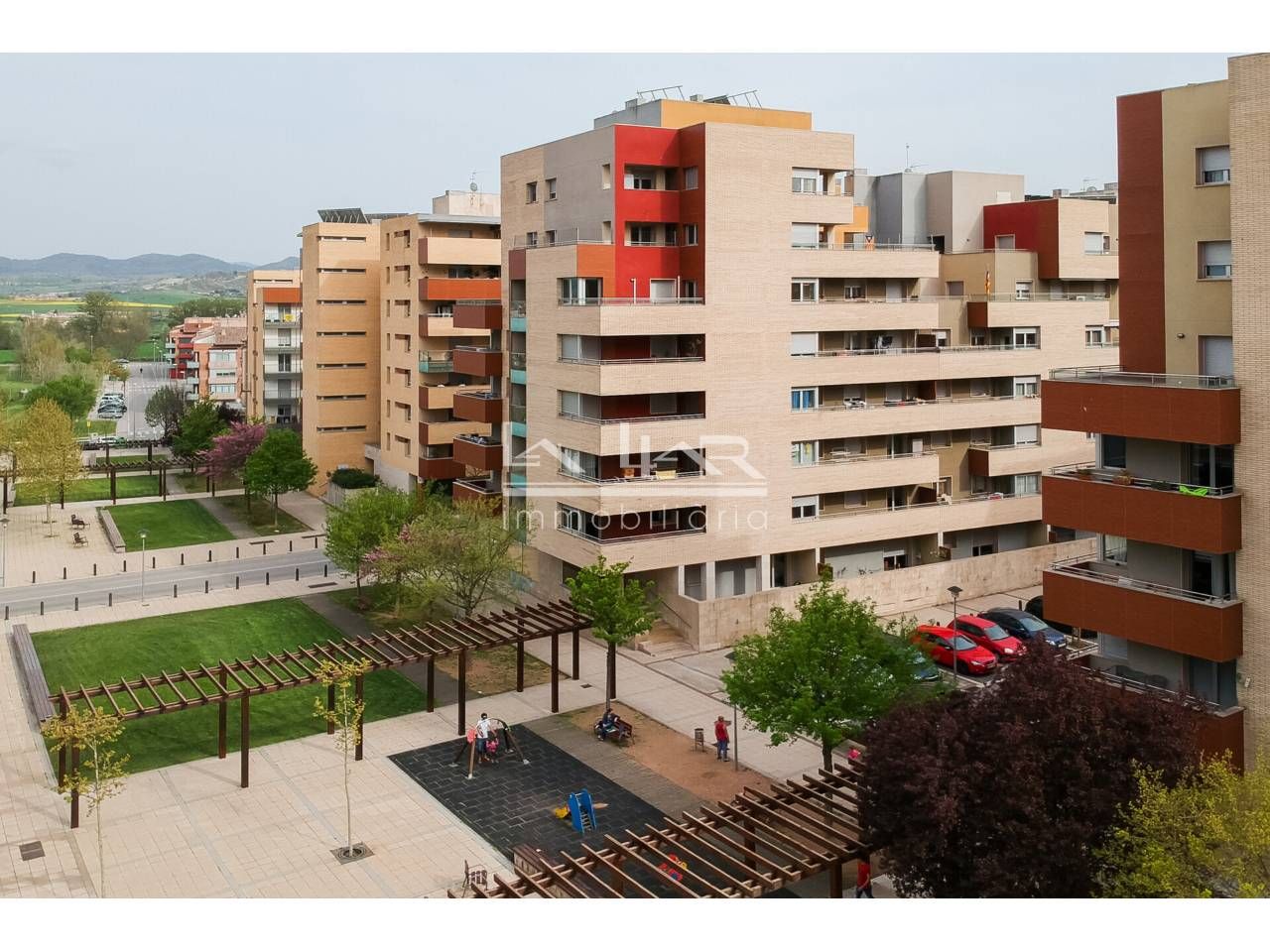 Vista exterior de Pis en venda en Vic amb Calefacció, Parquet i Terrassa
