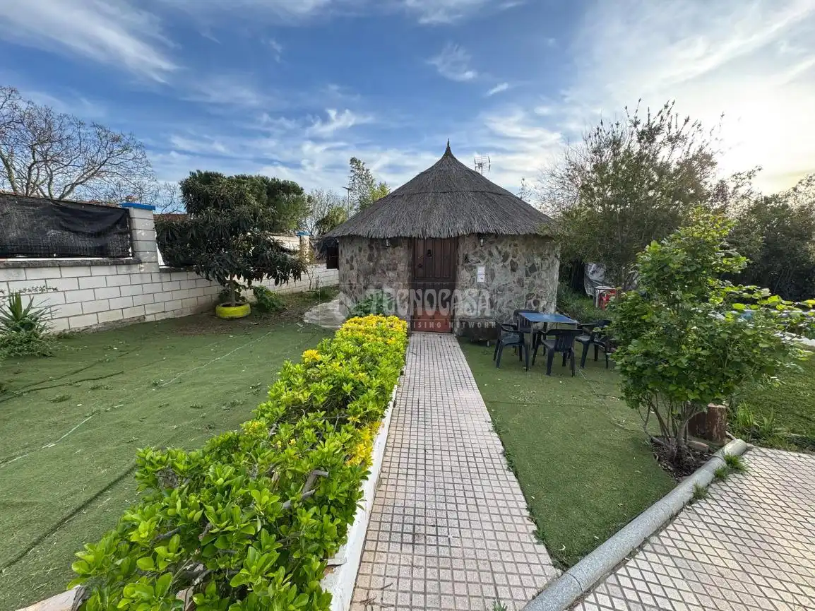 Außenansicht von Country house zum Verkauf in Badajoz mit Klimaanlage, Privatgarten und Terrasse