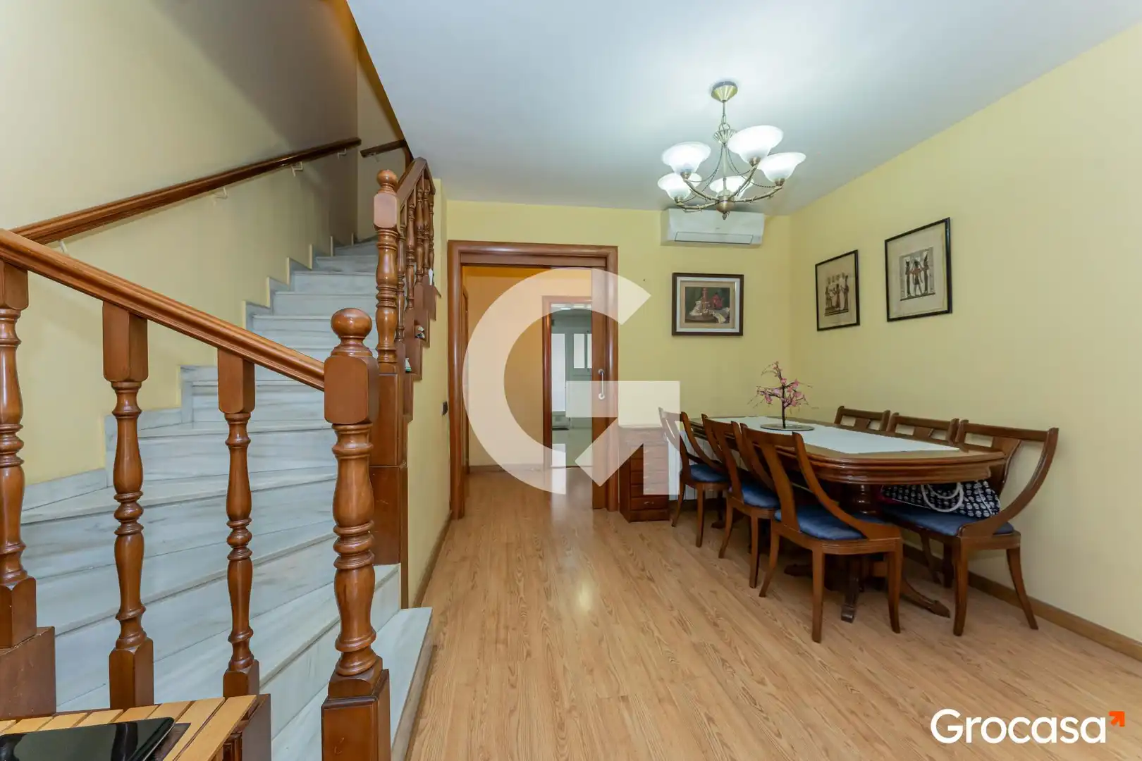 Casa adosada en venta en Cornellà de Llobregat con Aire acondicionado, Calefacción y Trastero