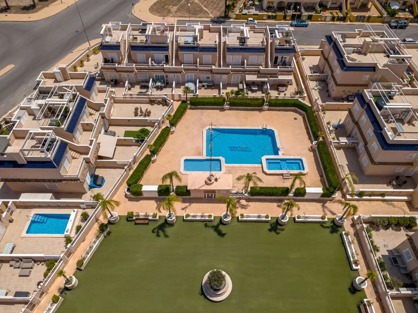 Piscina de Casa adosada en venta en Orihuela con Aire acondicionado, Calefacción y Terraza