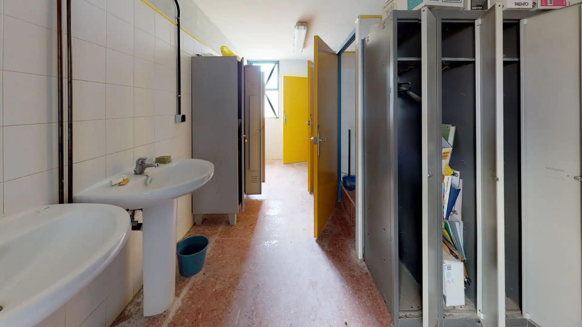 Badezimmer von Fabrik Grundstücke zum Verkauf in Santibáñez de la Peña
