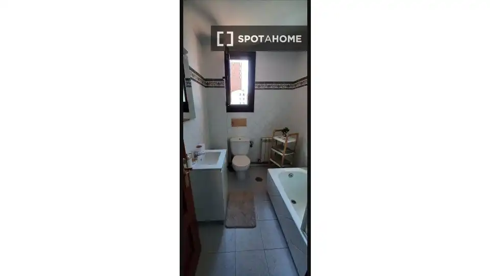 Bathroom of Apartments for share in Camargo  with Air Conditioner, Heating and Terrace