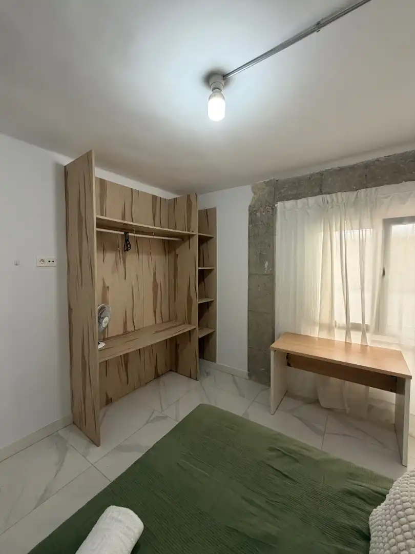 Habitación de Piso para compartir en Granada con Amueblado, Horno y Lavadora