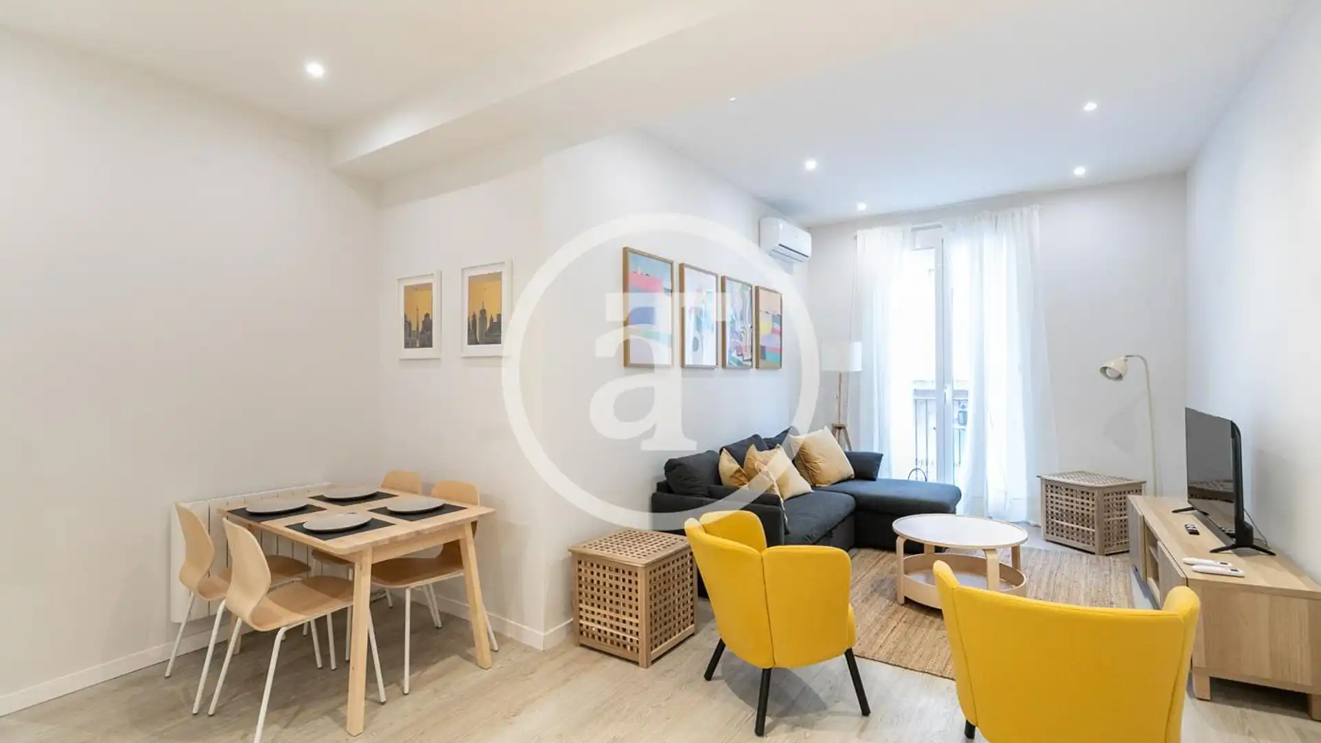 Living room of Flat for rent in  Barcelona Capital  with Air Conditioner, Heating and Furnished
