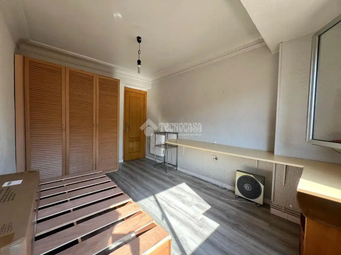 Habitación de Piso en venta en Zaragoza con Calefacción y Amueblado