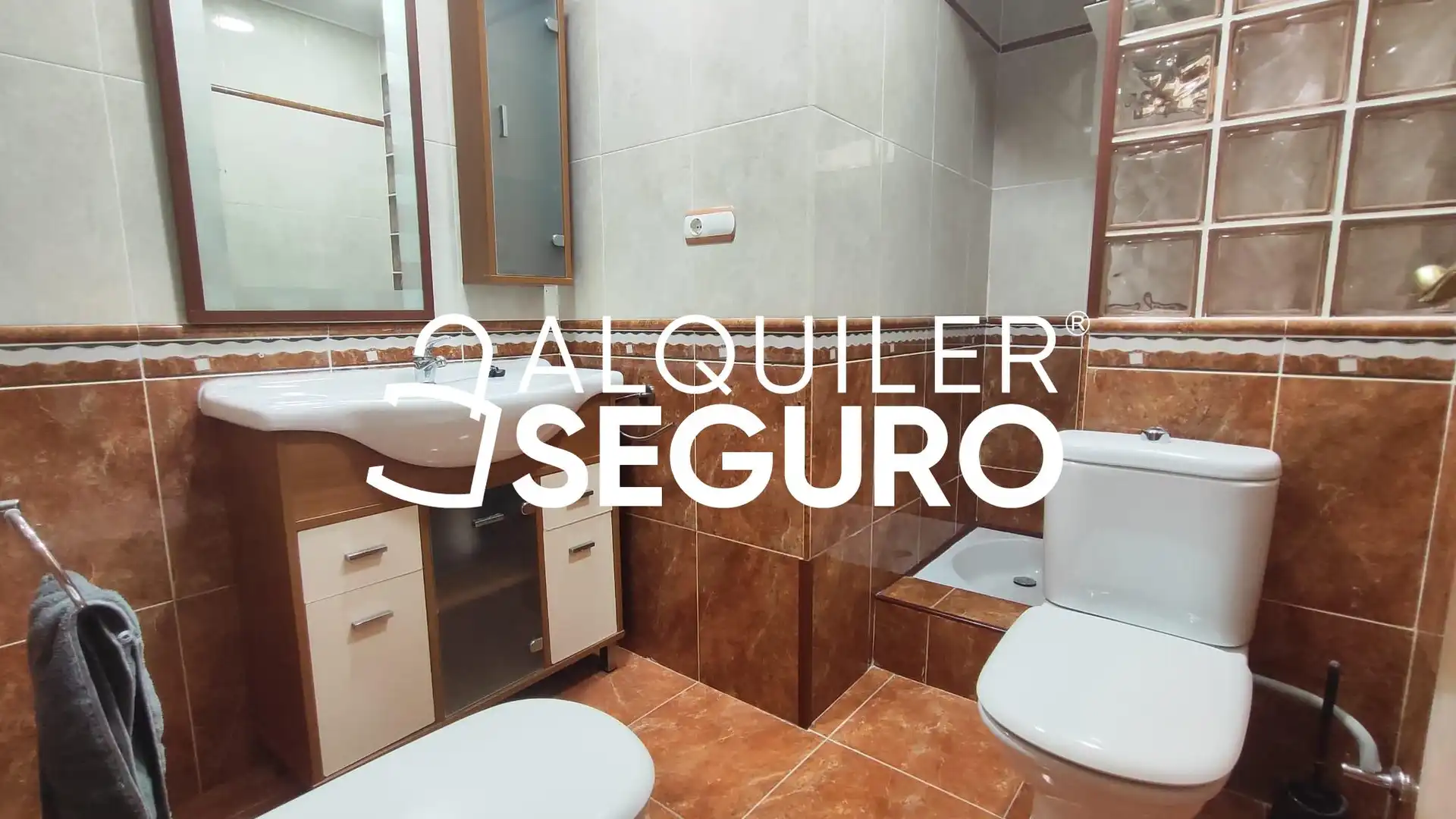 Bathroom of Flat for rent in Valencia  with Terrace and Furnished