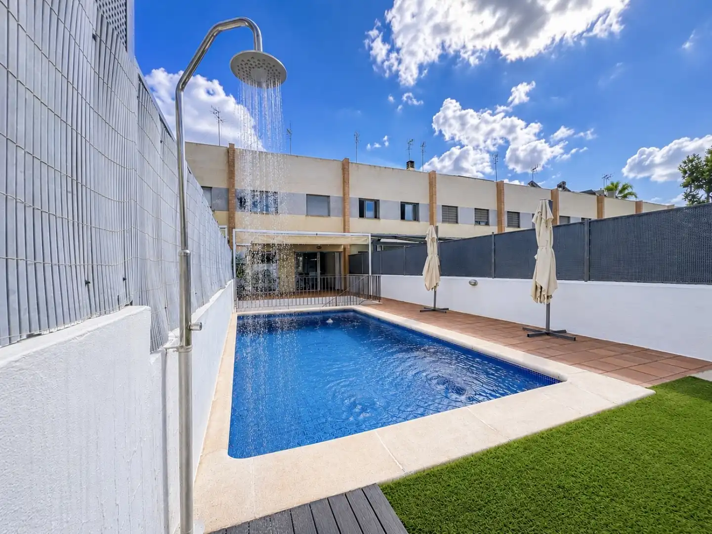 Piscina de Casa adosada en venda en Torrent amb Aire condicionat, Calefacció i Parquet