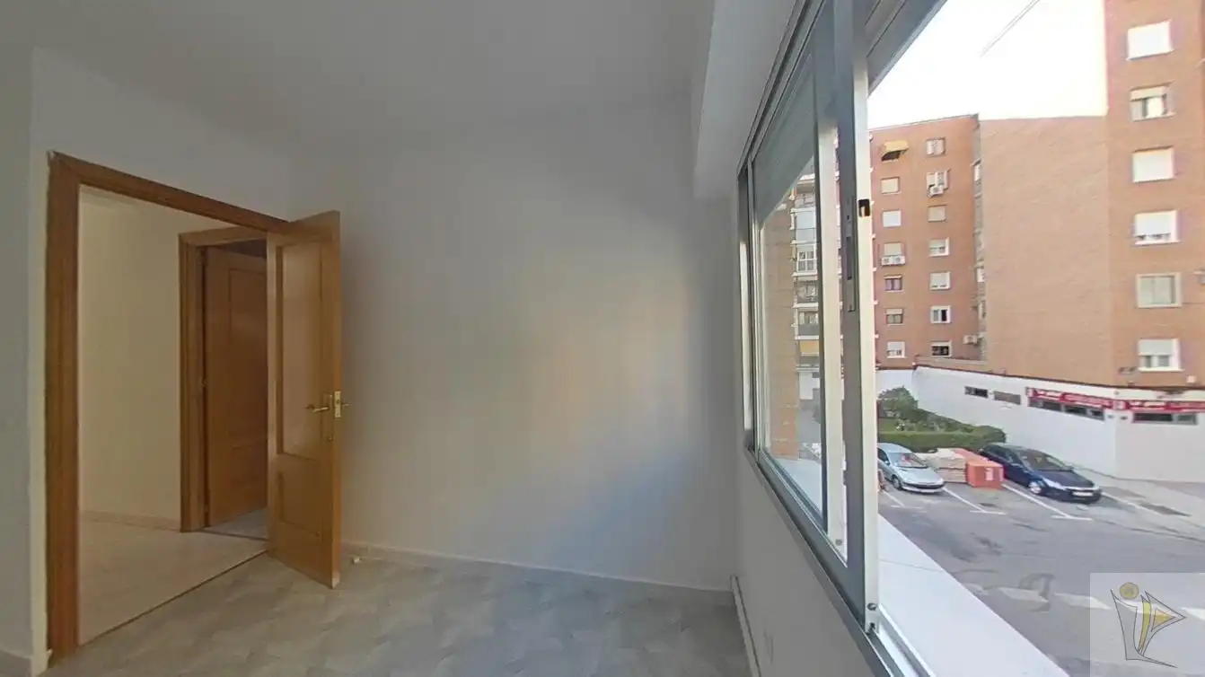 Flat for sale in CL ALFONSO XII , Sur - PAU 4