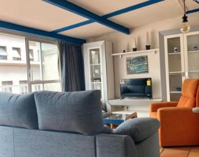 Sala d'estar de Àtic en venda en Oviedo  amb Terrassa i Moblat