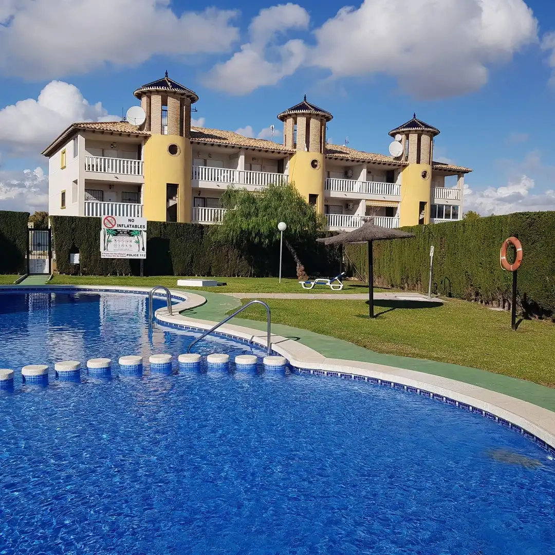 Apartamento con piscina en venta en Calle Rubí