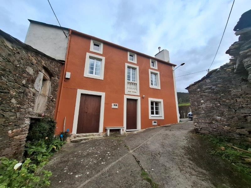 Vista exterior de Casa adosada en venda en Ourol amb Jardí privat, Traster i Moblat