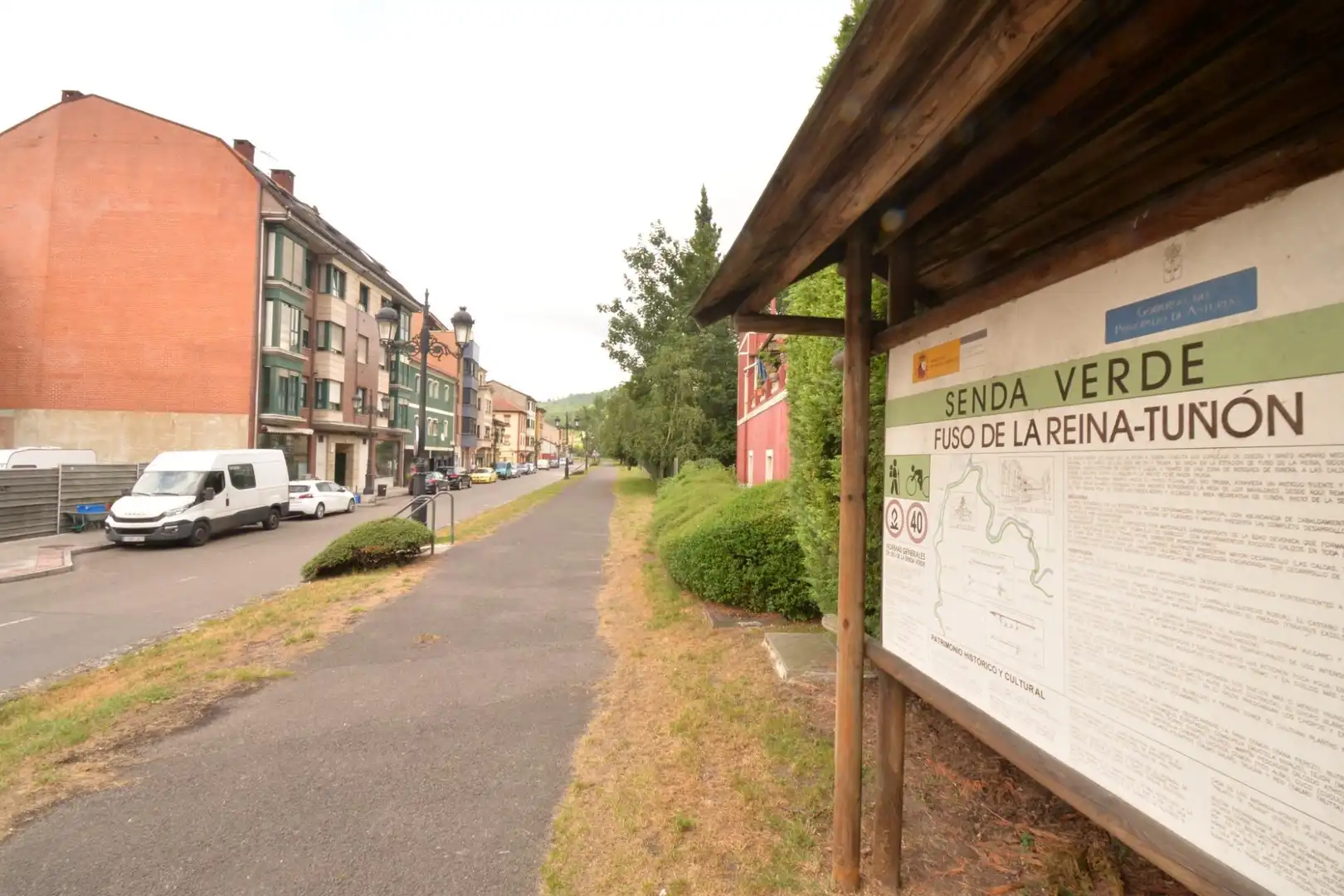 Vista exterior de Piso en venta en Oviedo  con Calefacción