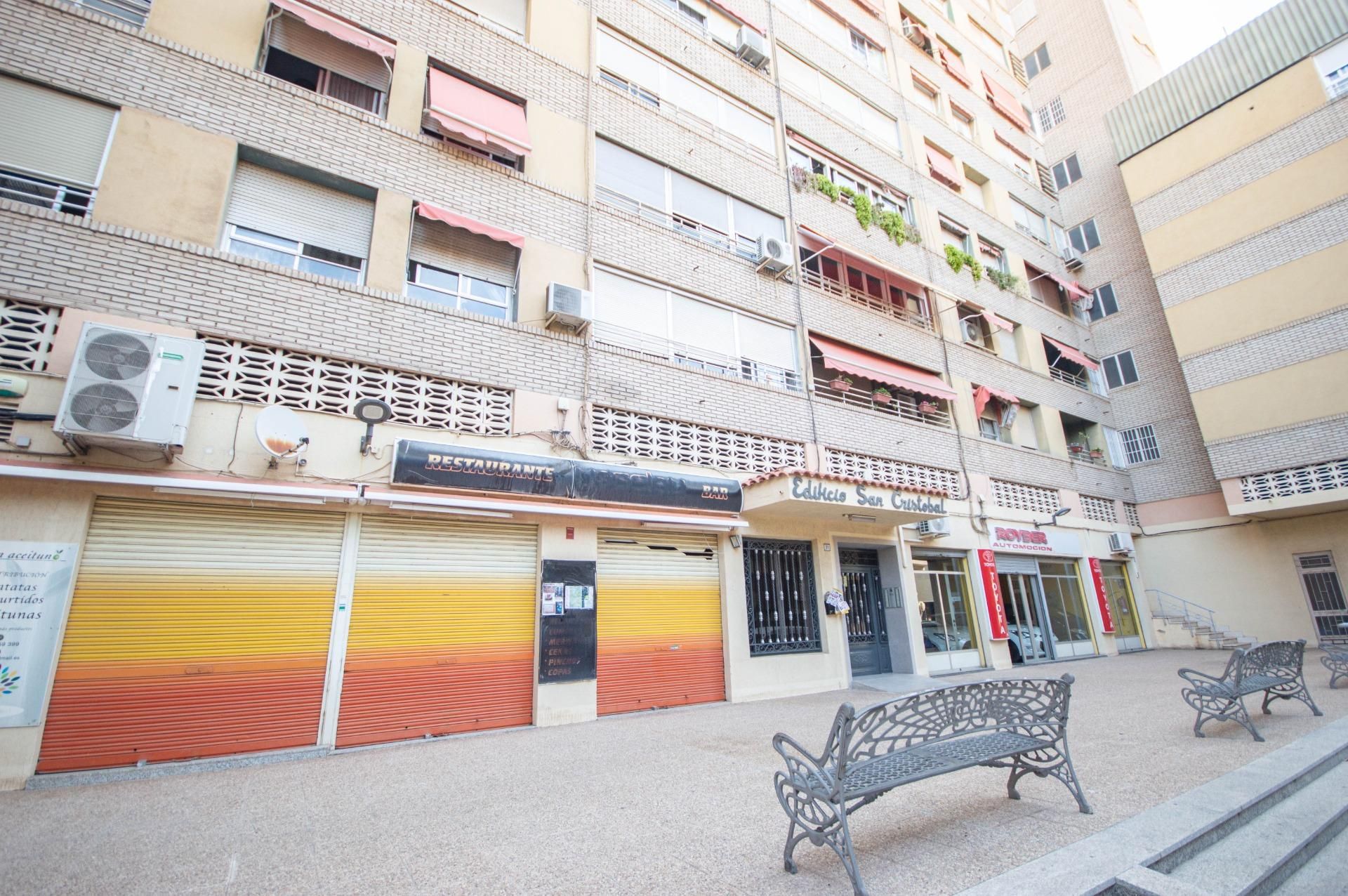 Vista exterior de Pis en venda en Elda amb Balcó