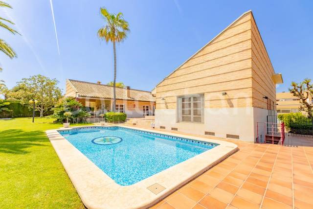 Casa-chalet en Venta en Casas Verdes - Ermita