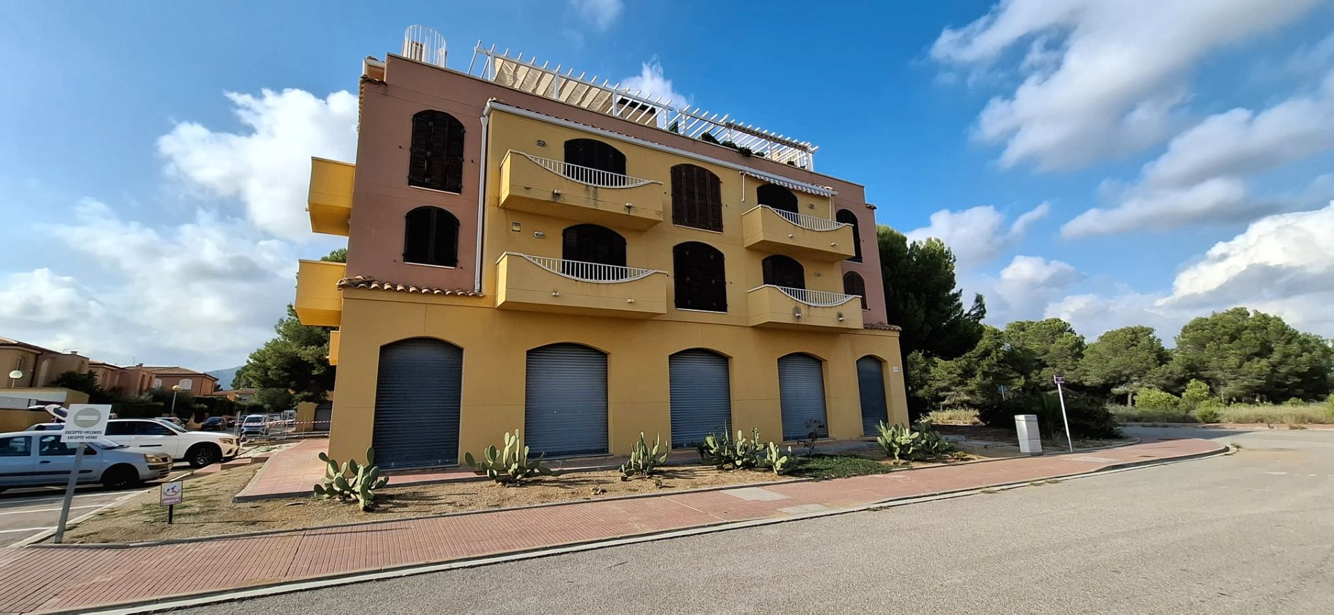 Vista exterior de Estudi en venda en Mont-roig del Camp amb Aire condicionat, Moblat i Alarma