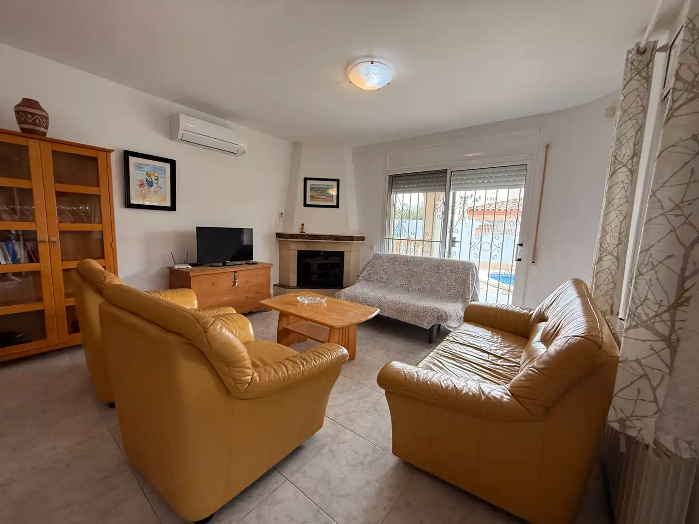 Sala d'estar de Casa o xalet en venda en Mont-roig del Camp amb Aire condicionat, Calefacció i Jardí privat