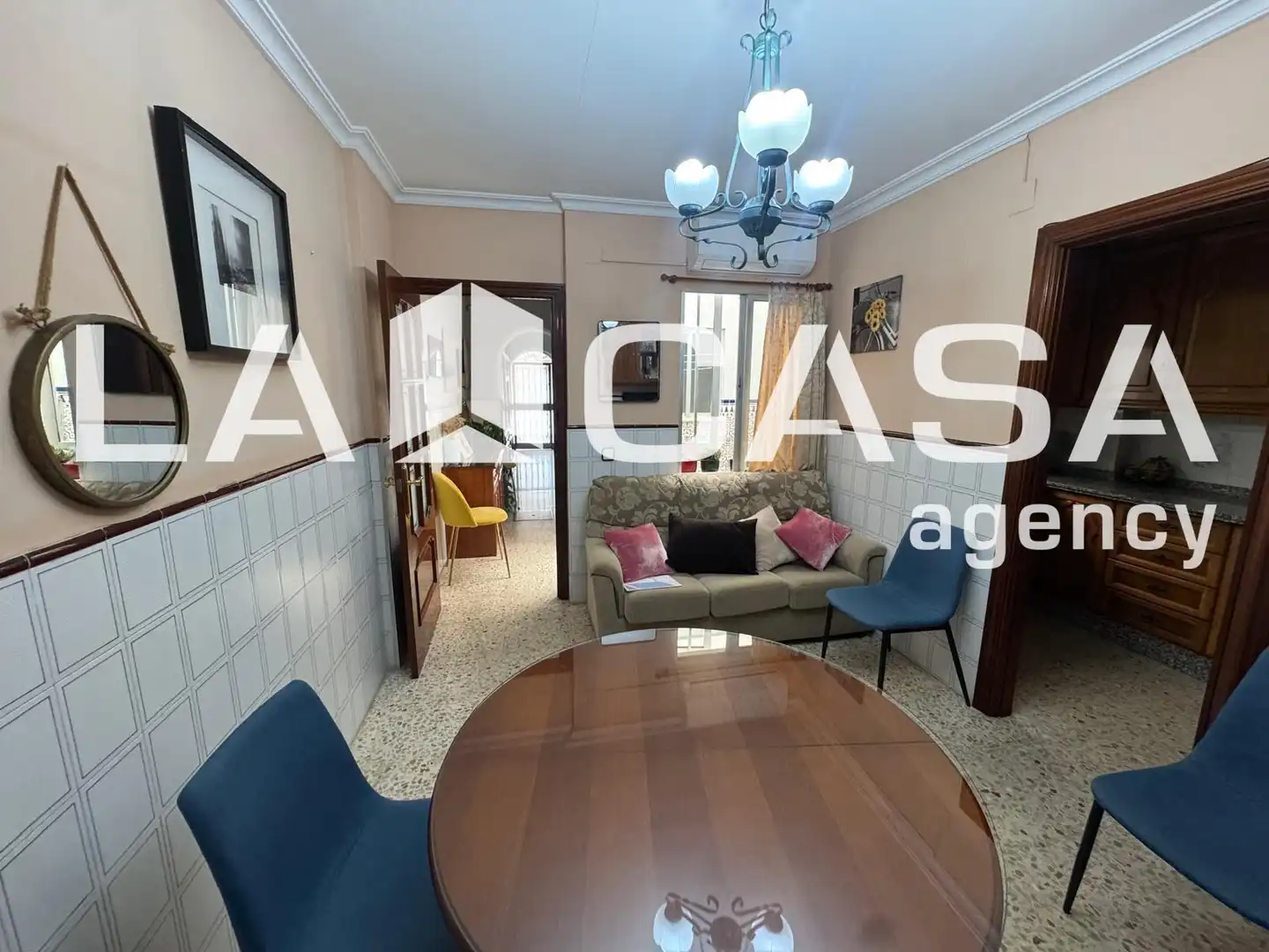 Living room of Houses for sale in Sevilla  with Air Conditioner and Storage room