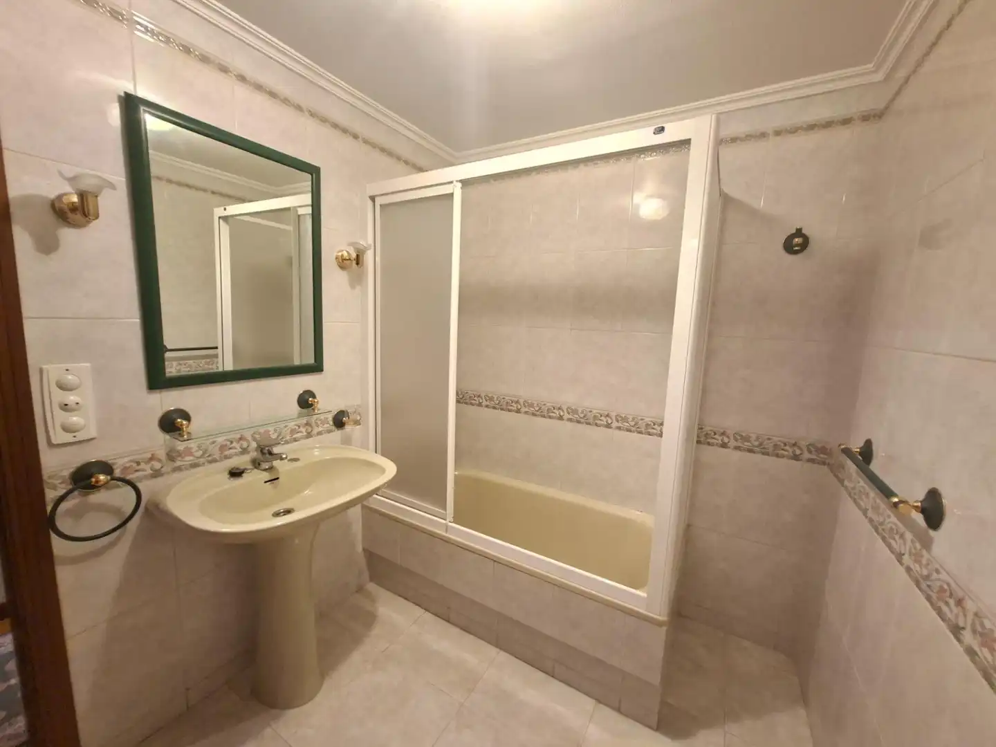 Bathroom of Apartments for sale in Vilagarcía de Arousa  with Heating