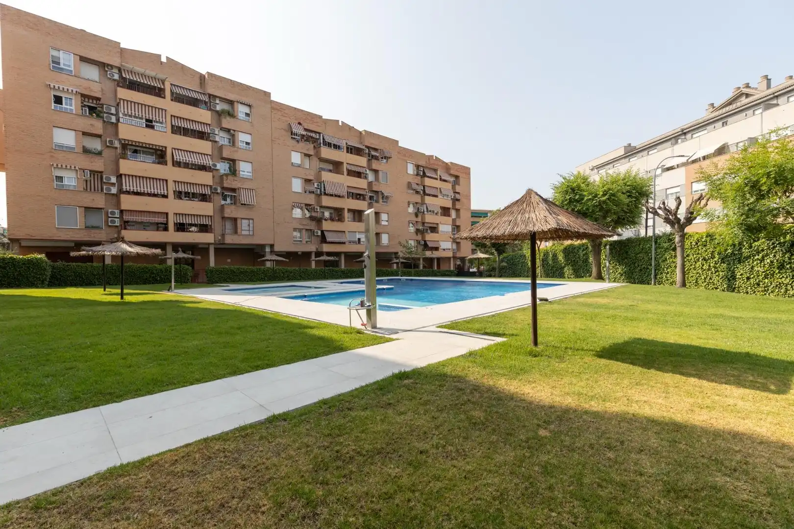 Piscina de Pis en venda en Granada amb Aire condicionat, Balcó i Piscina comunitària
